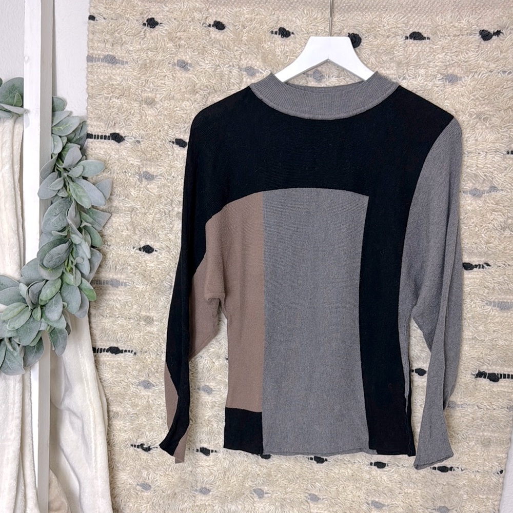 BCBGMaxAzria Black and Gray Mock Neck Sweater size XS